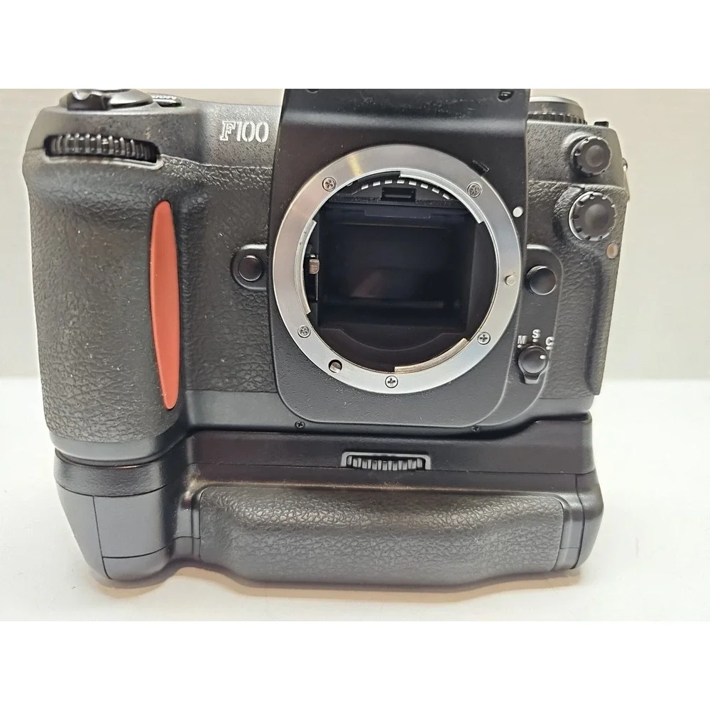 Nikon F100 35mm SLR Film Camera Black Body With Extras (For Parts/repair)...read